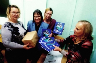 На семинаре для учителей, посвященном реализации экологического образования были распределены учебные пособия «Введение в байкаловедение, 5 класс»