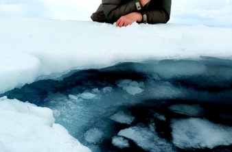 C юбилеем главного научного сотрудника - исследователя нерпы Евгения Аполлоновича Петрова!