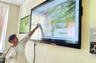 Лекция и практическое занятие «Роль спирогиры как идентификатора качества воды озера Байкал» для учеников образовательного комплекса «Точка будущего»