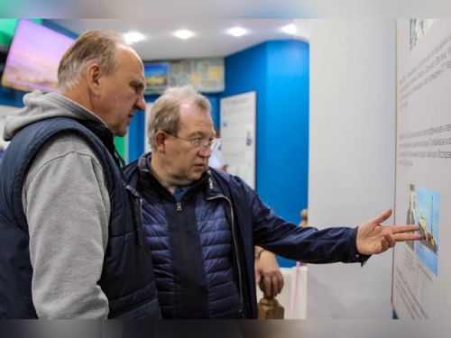 Визит президента РАН Г. Я. Красникова в Байкальский музей СО РАН - основной вид